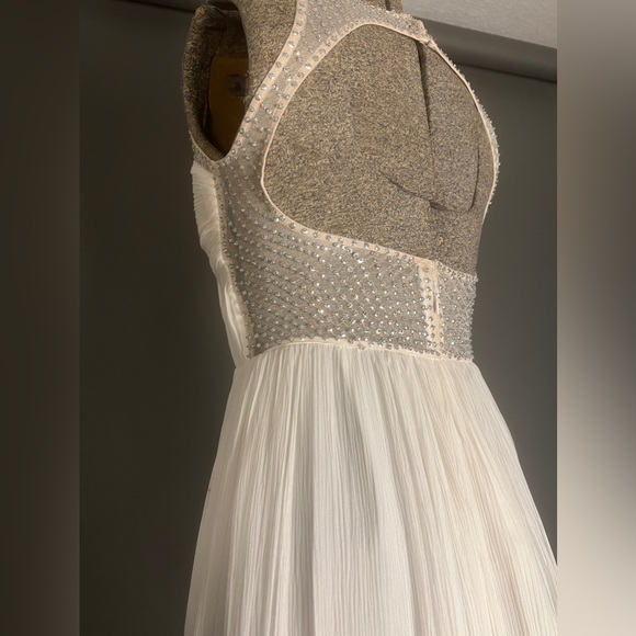 Silk and Sequence White Dress - Picture 9 of 16